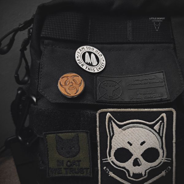 Значок зі шкіряною вставкою з тисненням "S.T.A.L.K.E.R." PIN-07-001 фото