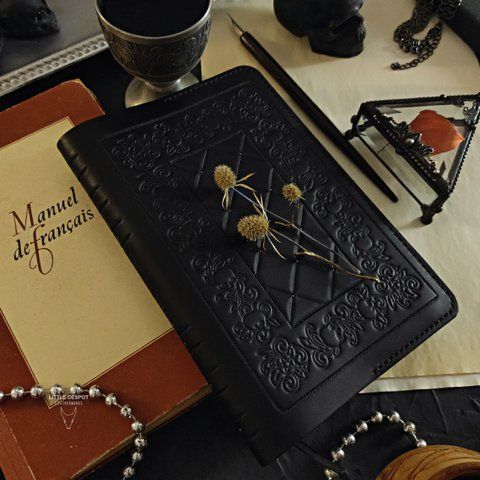 Записна книга | блокнот | готичний щоденник | чорна обкладинка з тисненням | "Grimoire_Witchy Garden" BKC-001-001 фото
