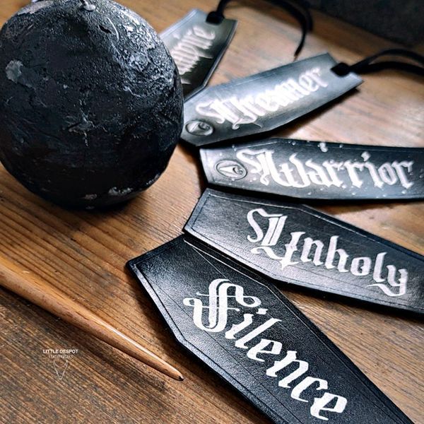 Закладка з КАЛІГРАФІЄЮ | натуральна шкіра | "Funeral bookmark" Vampire BMK-13-0020 фото