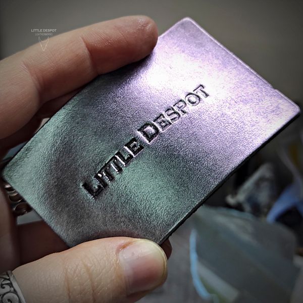 Значок зі шкіряною вставкою з тисненням "Moon" PIN-01-000 фото