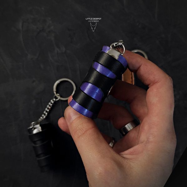 Шкіряний брелок-книга &laquo;Micro Tome&raquo; Magic Purple &mdash; ручна робота KCN-MT-001P фото